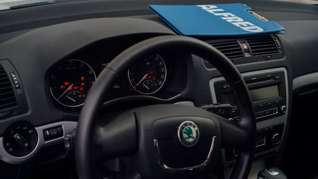 Личный опыт: как Alfred сэкономил время, деньги и нервы на автосервисе Личный опыт: как Alfred сэкономил время, деньги и нервы на автосервисе