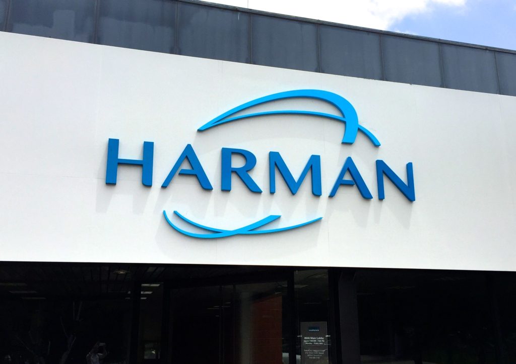 Компания Samsung приобрела компанию Harman за 8 млрд долларов