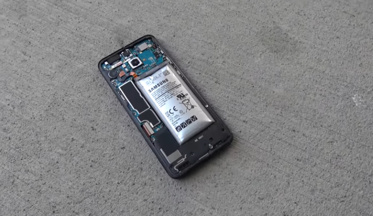 Первые юзеры Самсунг Galaxy S8 жалуются на покрасневший дисплей