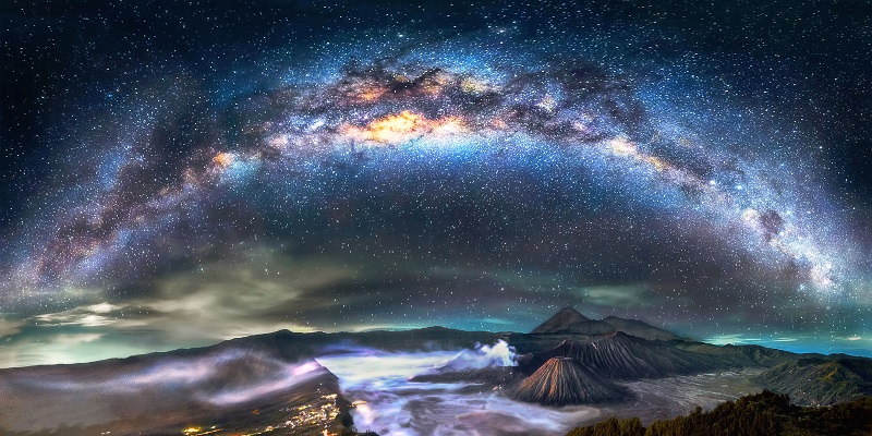 Milky-Way-shines-down-on-Mount-Fuji_1.jpg