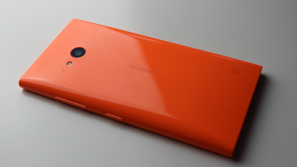 Lumia 735, задняя панель