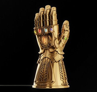 Представлена золотая беспроводная зарядка в виде перчатки Таноса