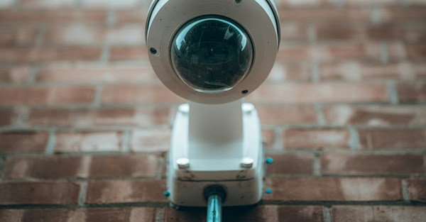 Камеры наблюдения наконец-то можно безопасно использовать дома. Даже если хакнут, никто не поймёт, чем вы занимались