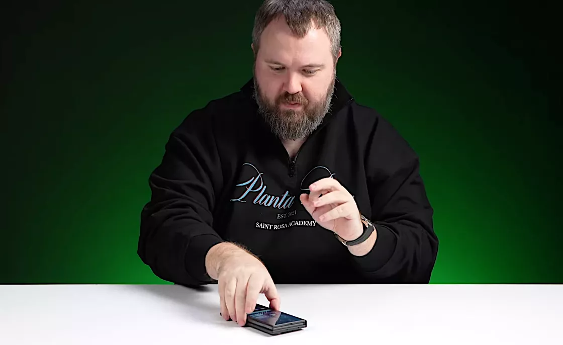 Валентин Wylsacom максимально четко и ясно описал Samsung Galaxy Z TriFold