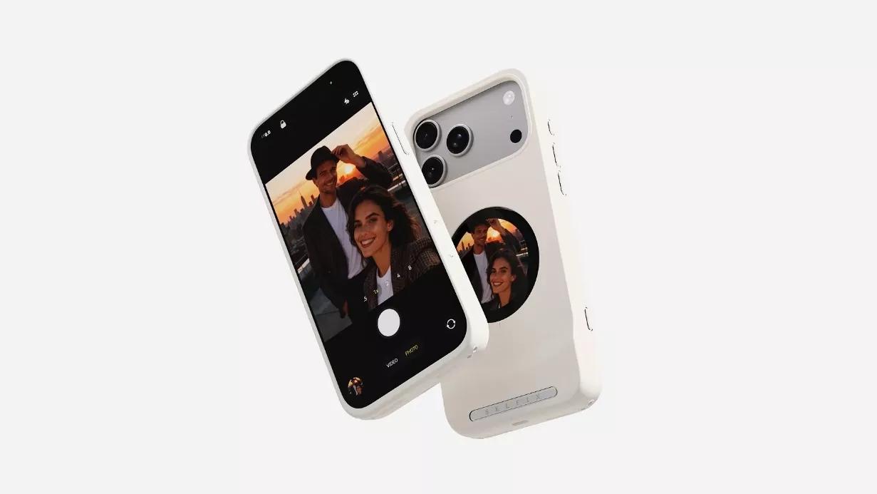 Самый необычный чехол для iPhone 17 Pro: у него есть дисплей и слот для карты памяти