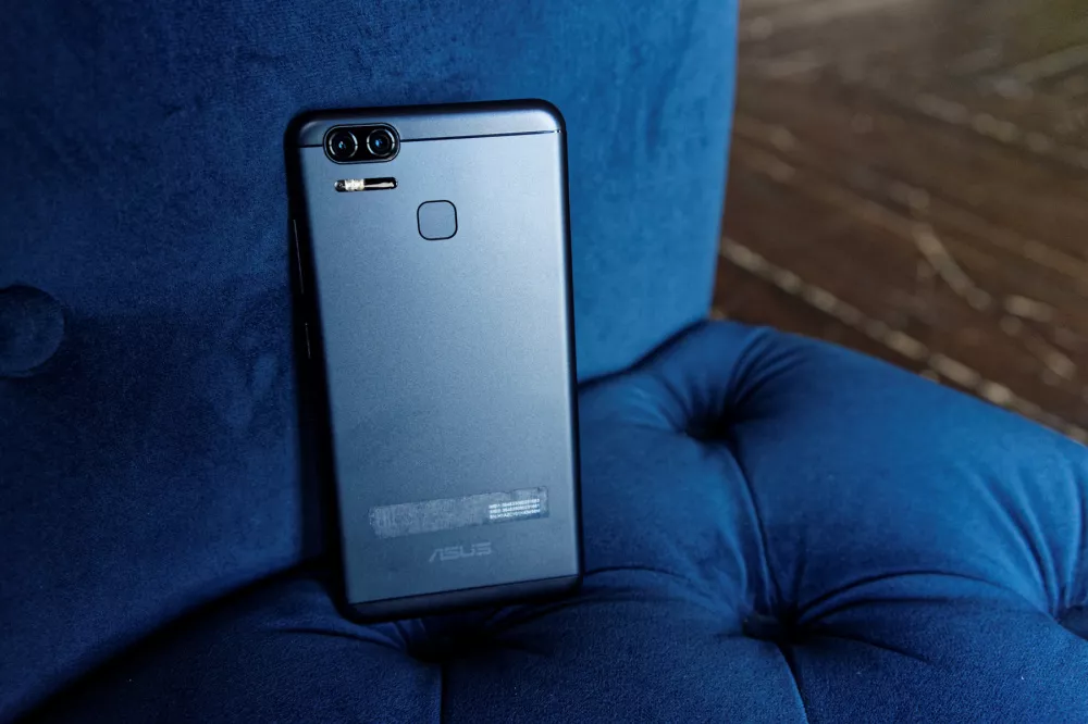 ASUS ZenFone 3 Zoom ASUS ZenFone 3 Zoom