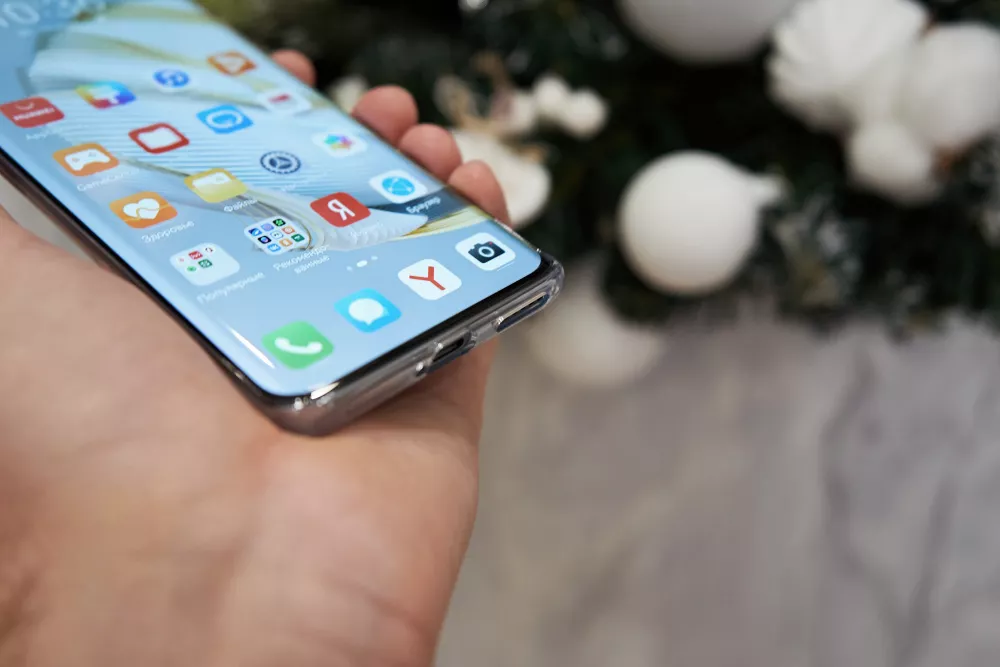 Смартфон в чехле Смартфон в чехле