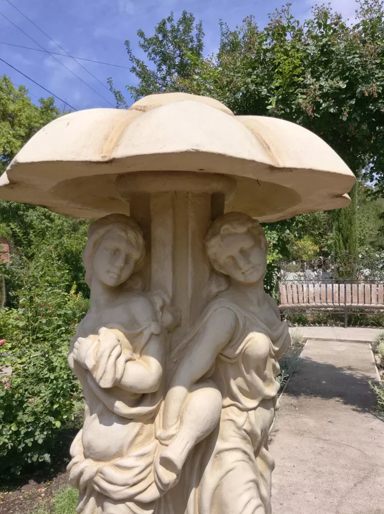 День, улица День, улица