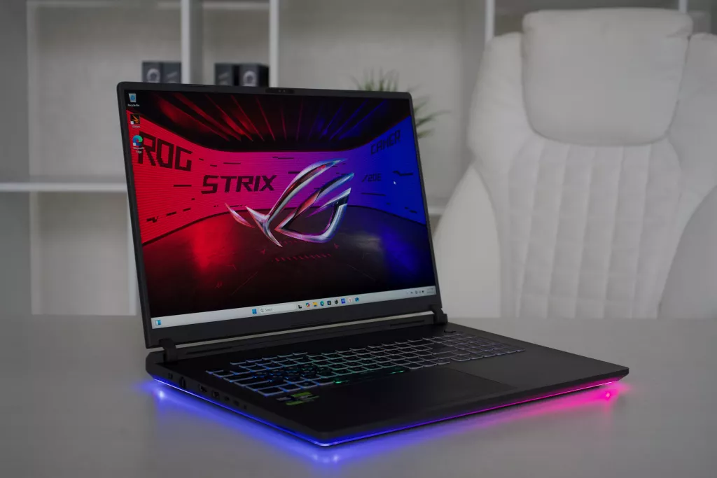 Asus ROG Strix G815LW (2025)