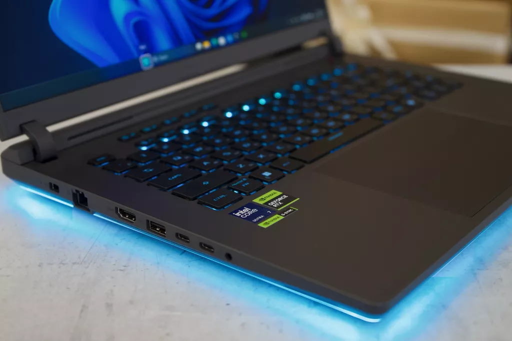 ASUS ROG Strix G16 (G615LR) ASUS ROG Strix G16 (G615LR)