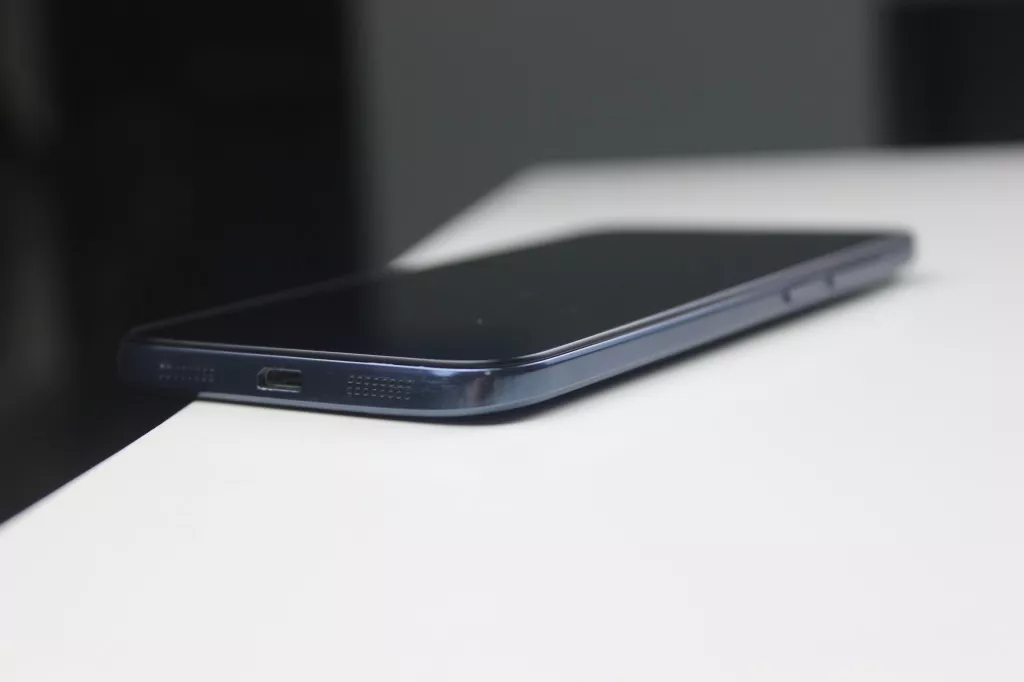 Alcatel ONETOUCH Idol 2S, торцы