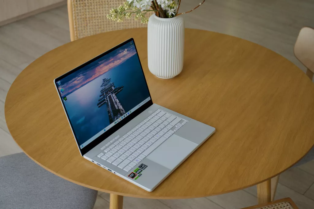 ASUS ROG Zephyrus G14 GA403U ASUS ROG Zephyrus G14 GA403U