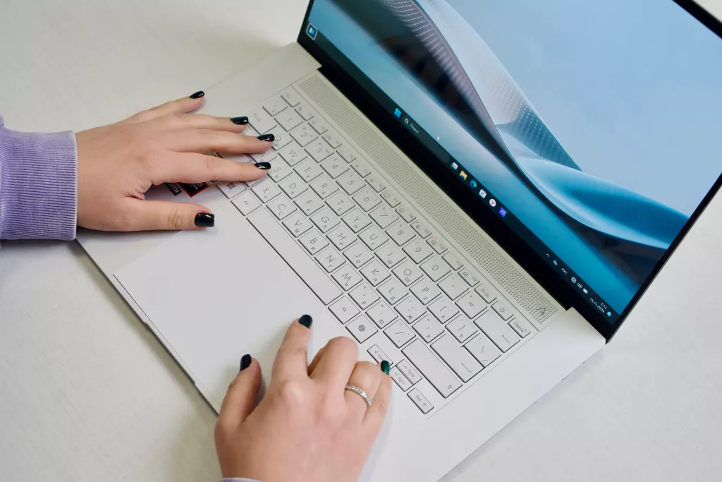 Asus Zenbook S 16 Asus Zenbook S 16