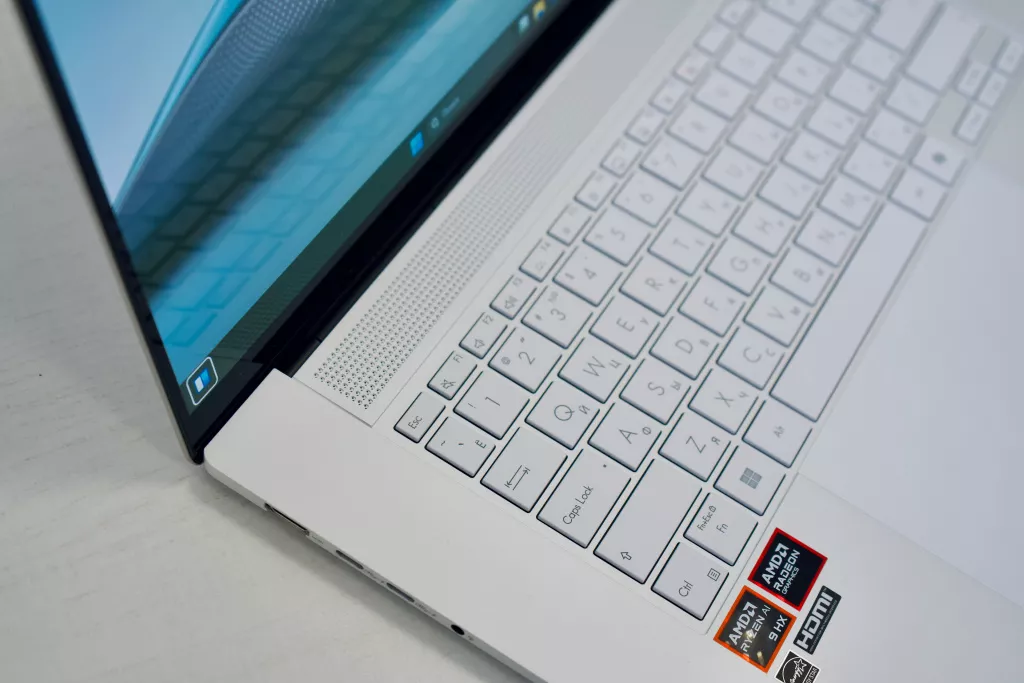 Asus Zenbook S 16 Asus Zenbook S 16