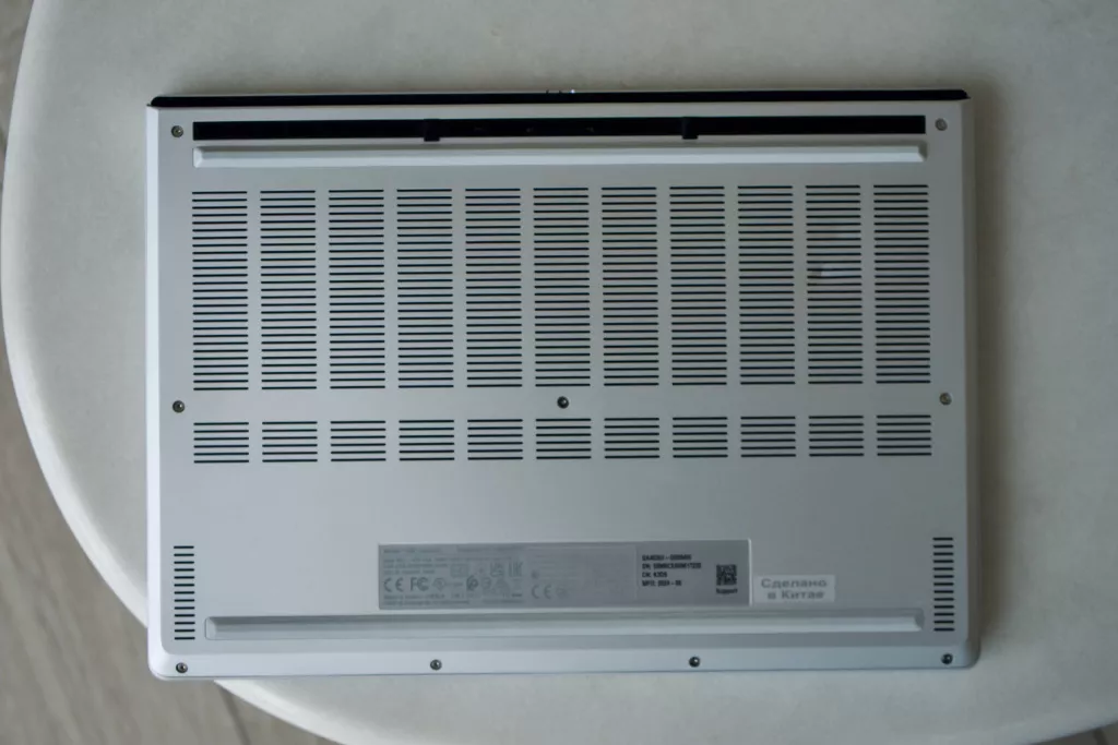 ASUS ROG Zephyrus G14 GA403U ASUS ROG Zephyrus G14 GA403U