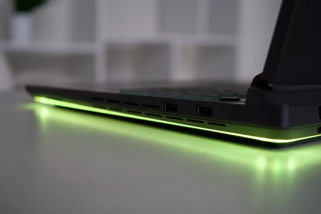 Asus ROG Strix G815LW (2025)