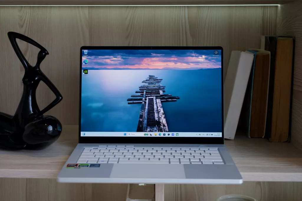 ASUS ROG Zephyrus G14 GA403U ASUS ROG Zephyrus G14 GA403U