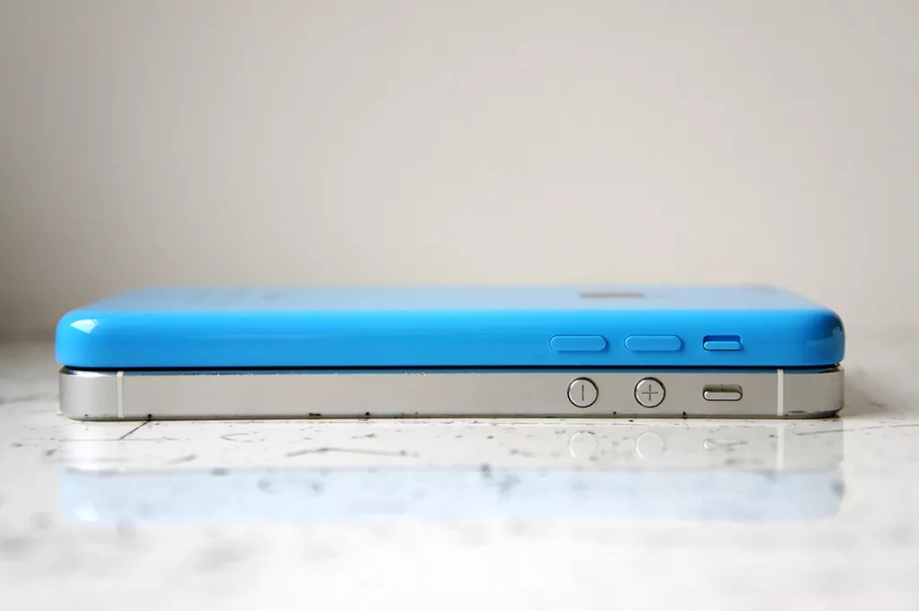 Обзор iPhone 5c blue на iGuides.ru