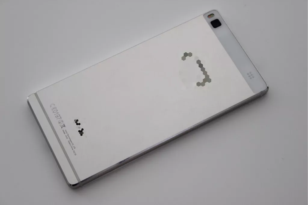 Первый взгляд на Huawei P8
