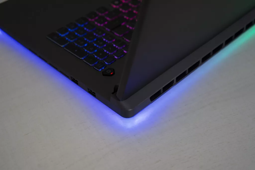 Asus ROG Strix G815LW (2025)