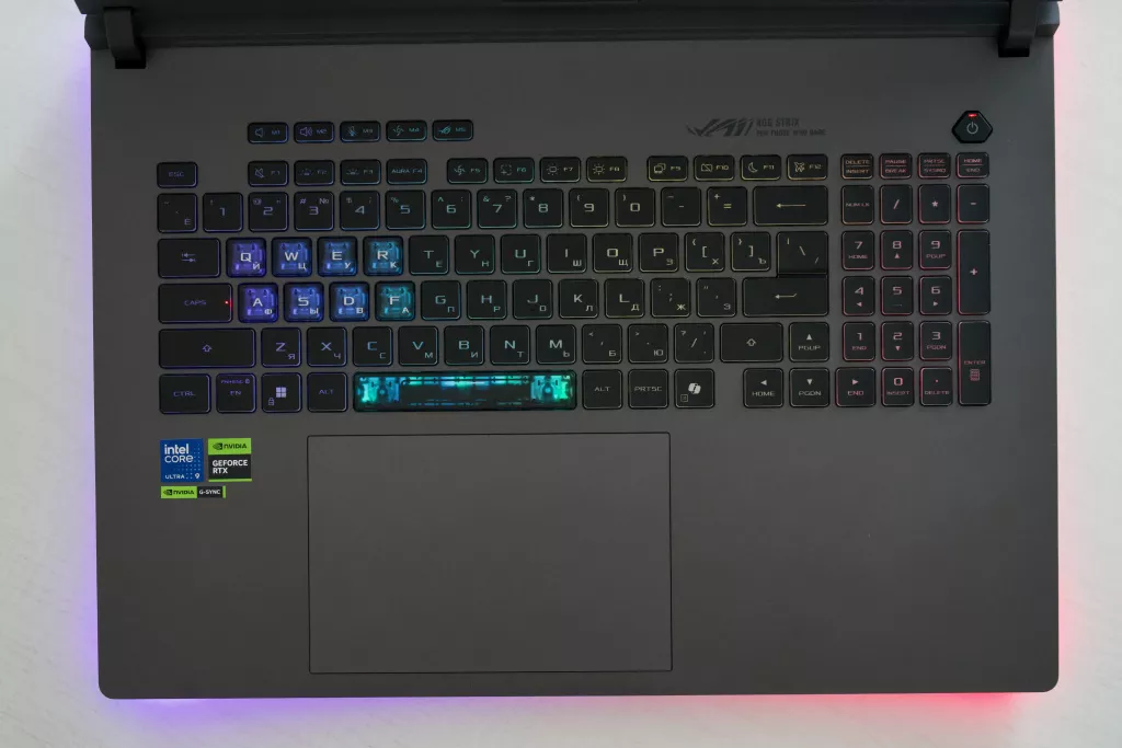 Asus ROG Strix G815LW (2025)