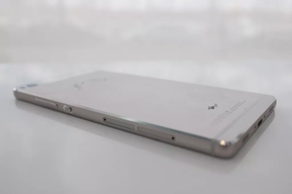 Первый взгляд на Huawei P8