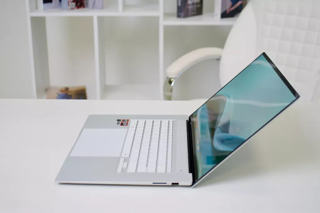 Asus Zenbook S 16 Asus Zenbook S 16