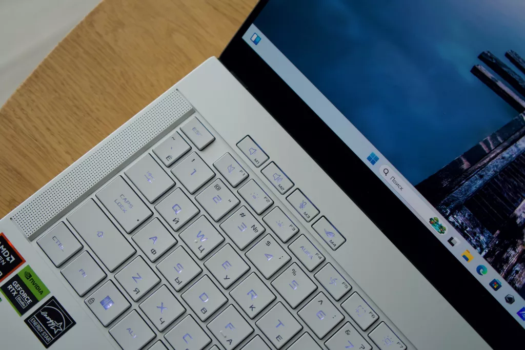 ASUS ROG Zephyrus G14 GA403U ASUS ROG Zephyrus G14 GA403U