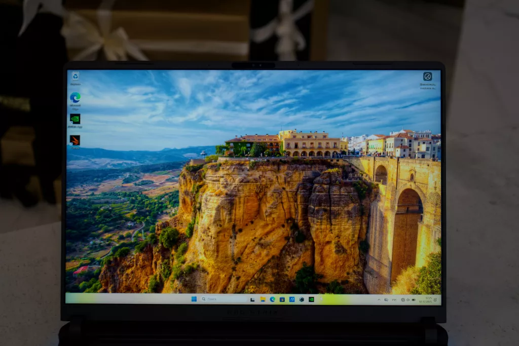 ASUS ROG Strix G16 (G615LR) ASUS ROG Strix G16 (G615LR)