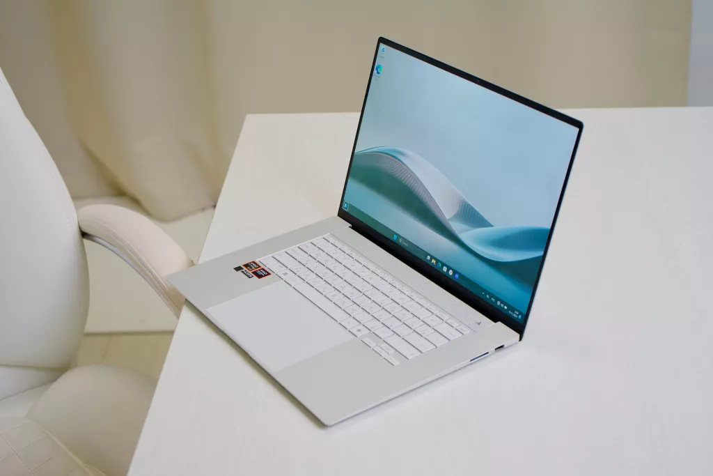 Asus Zenbook S 16 Asus Zenbook S 16