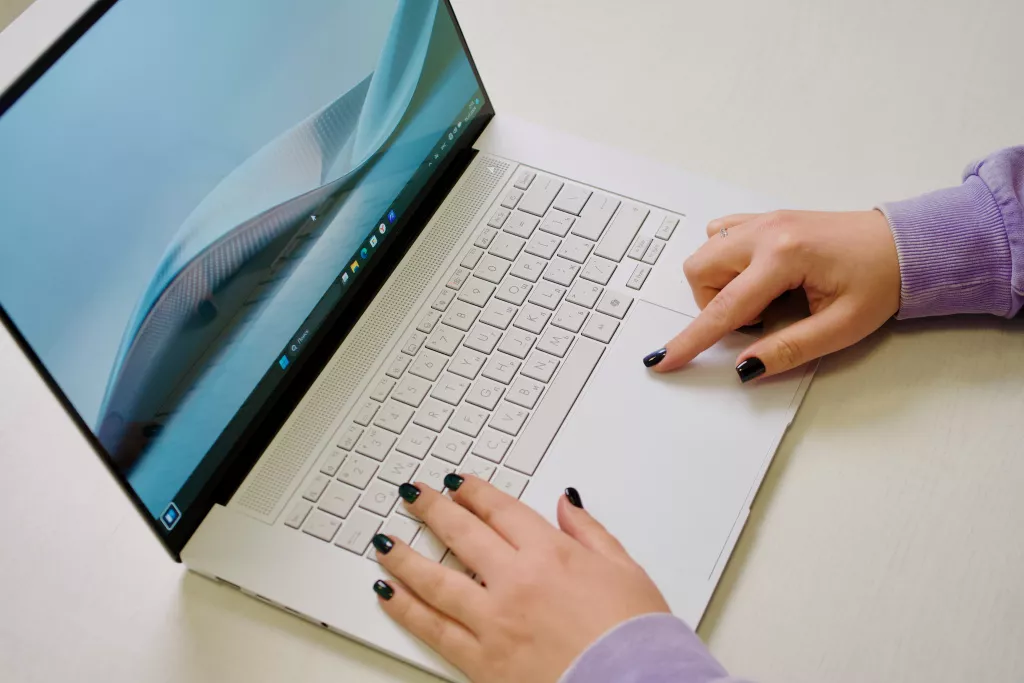 Asus Zenbook S 16 Asus Zenbook S 16