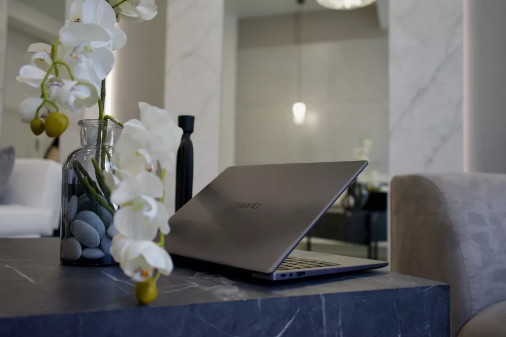 HUAWEI MateBook 14 (2023) HUAWEI MateBook 14 (2023)