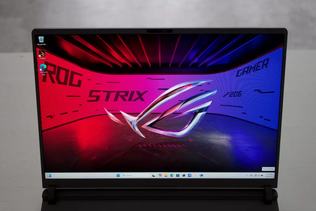Asus ROG Strix G815LW (2025)