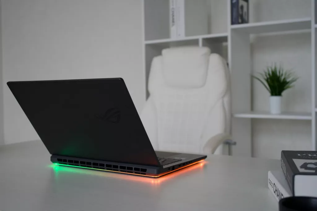 Asus ROG Strix G815LW (2025)