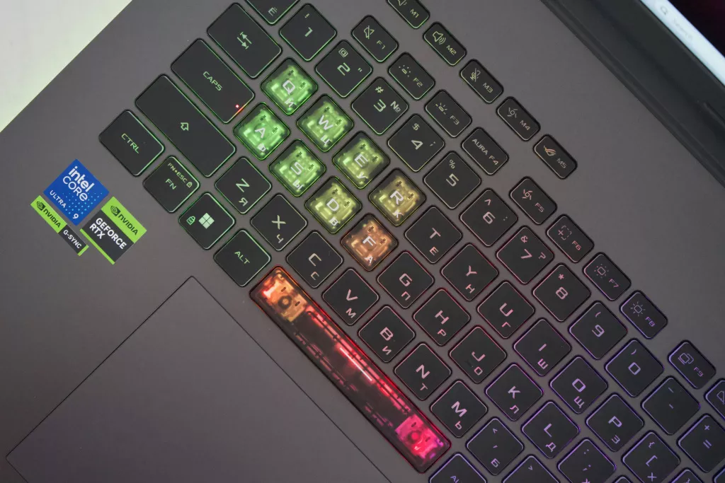 Asus ROG Strix G815LW (2025)