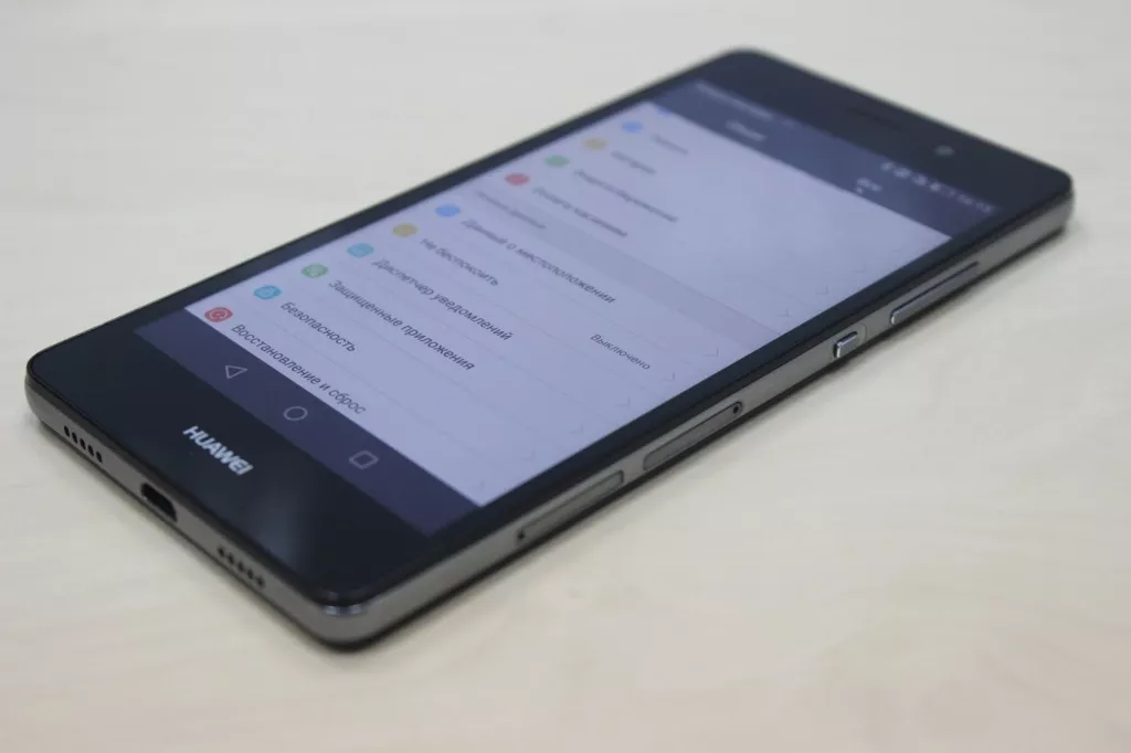 Первый взгляд на Huawei P8 Lite