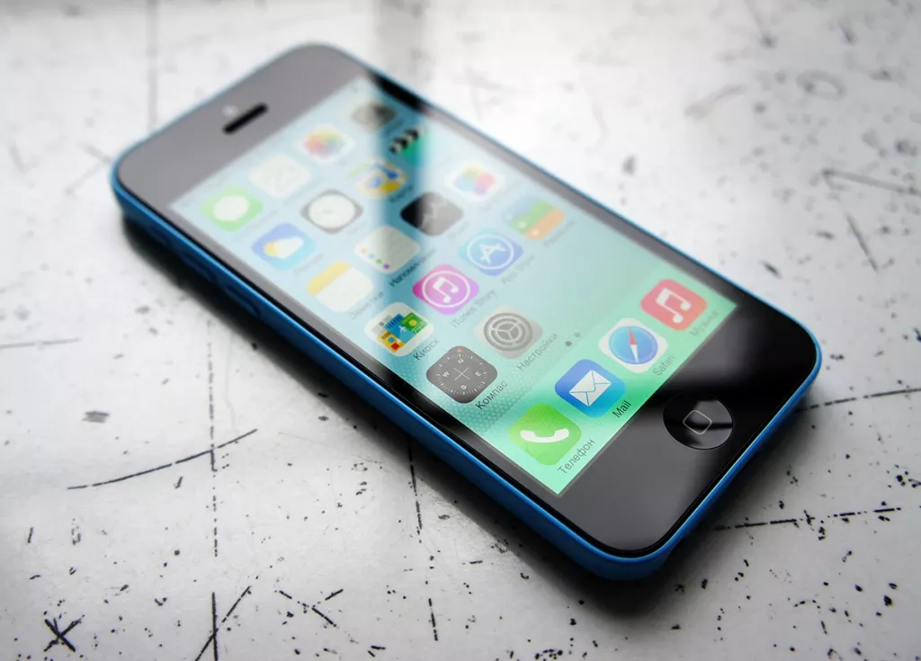 Обзор iPhone 5c blue на iGuides.ru