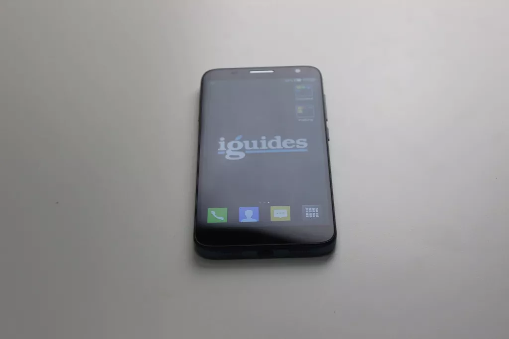 Alcatel ONETOUCH Idol 2S, под углом.