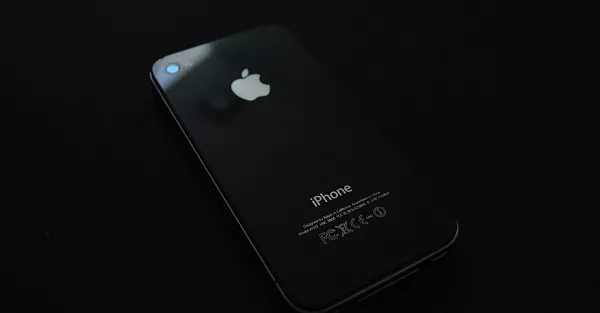 Сравнение камер iPhone 17 Pro и iPhone 4S