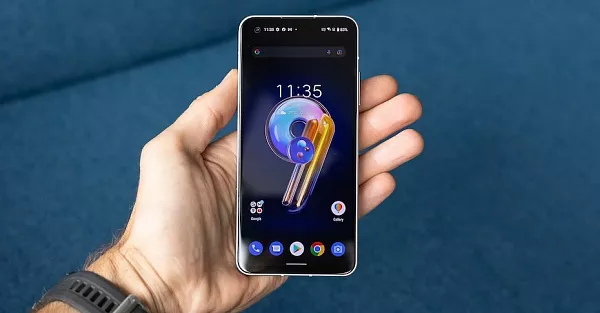 Та самая Pebble возвращается и готовит конкурента iPhone 13 mini 