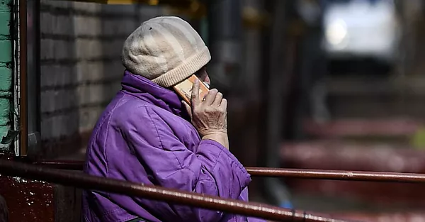 Мошенники потеряли совесть — они разводят бабушек новым способом. Предупредите родных!