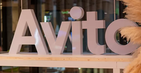 В московском транспорте появились ролики о безопасных покупках в интернете от «Авито»