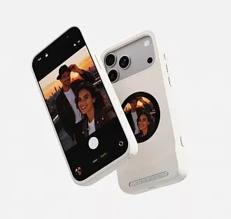 Самый необычный чехол для iPhone 17 Pro: у него есть дисплей и слот для карты памяти