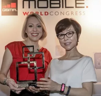 Samsung Gear Fit назван лучшим мобильным устройством на MWC