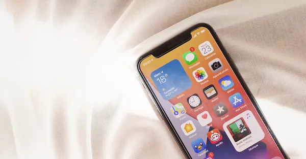 Похоже, Apple снова замедляет iPhone. На этот раз флагманские модели