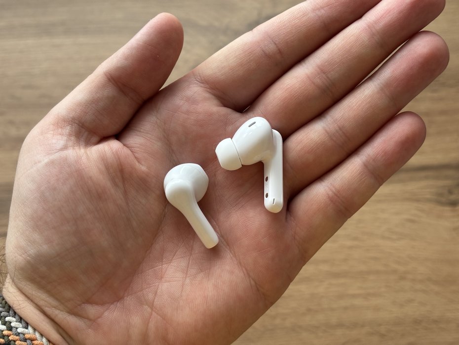 Рядом с vivo TWS Air