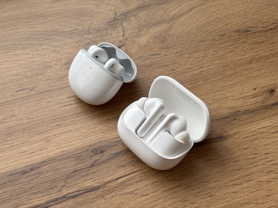 Рядом с vivo TWS Air