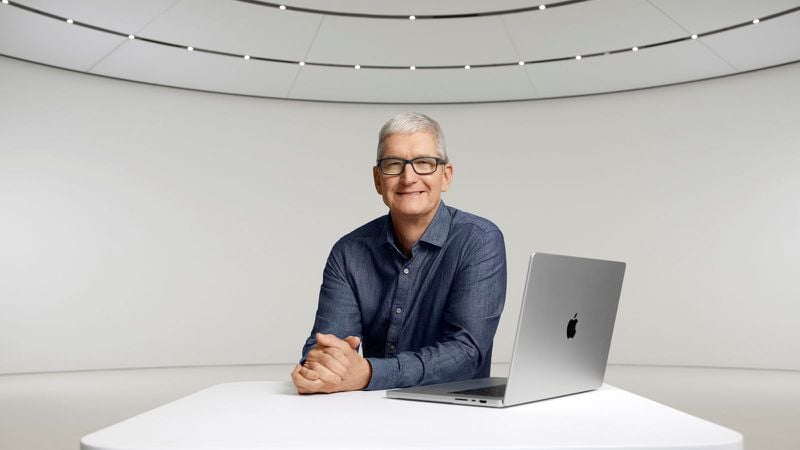 Тим Кук продал акции Apple почти на $33 млн