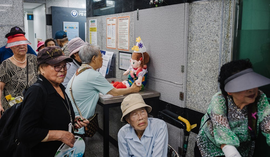 Искусственные внуки: роботы-куклы спасают стариков от одиночества