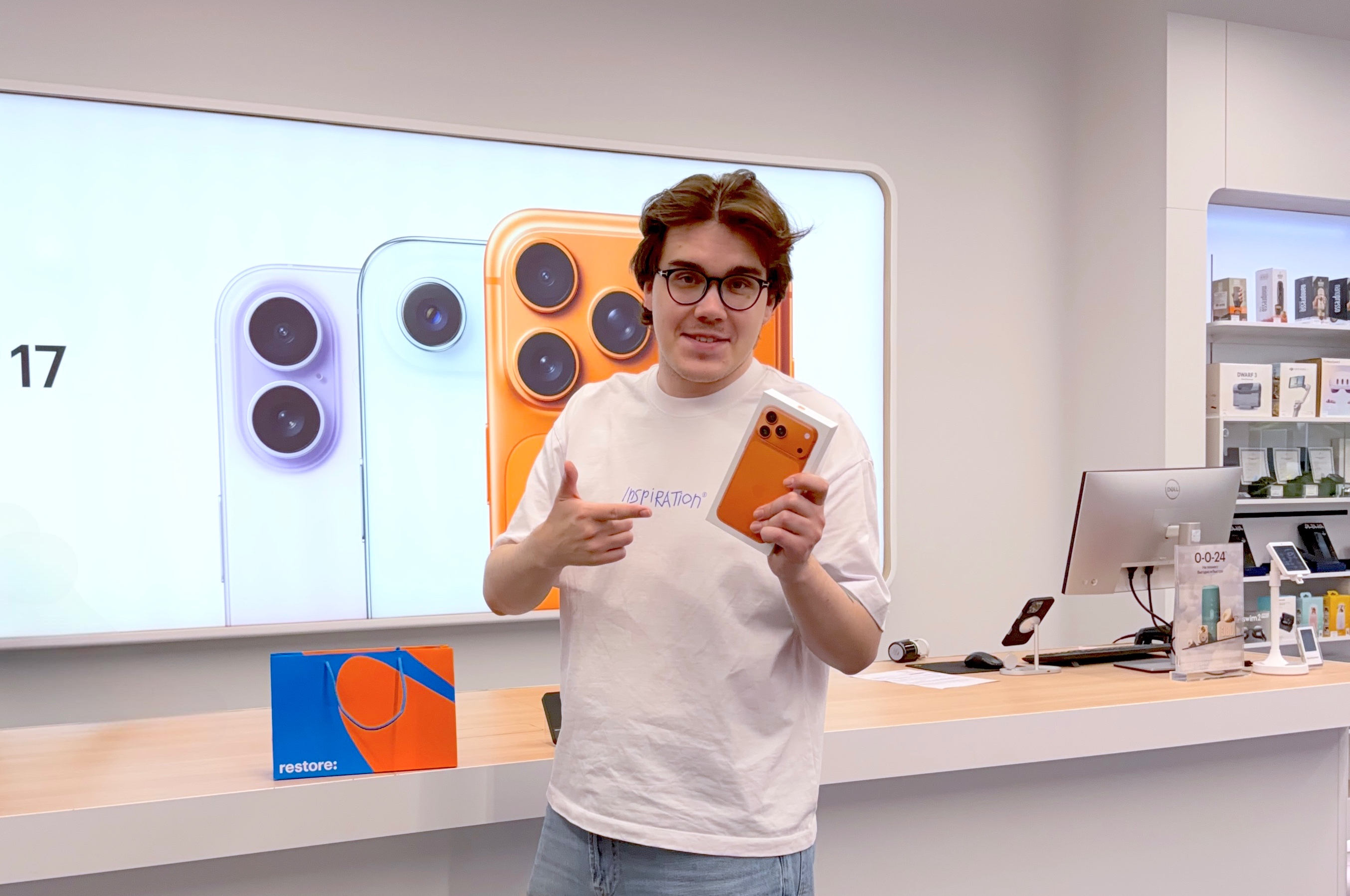 В сети restore: стартовала выдача первых предзаказов и свободная продажа новинок Apple из линейки iPhone 17